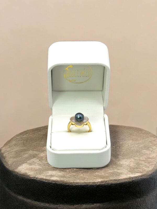7 – 8 mm Black Mother of Pearl Flower Shaped Ring