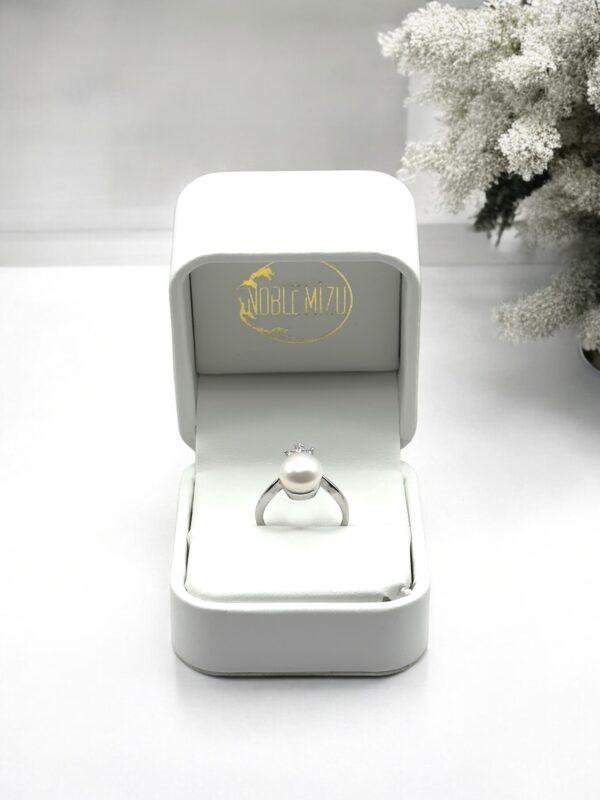 8 – 9 mm White Pearl Star Shaped Ring