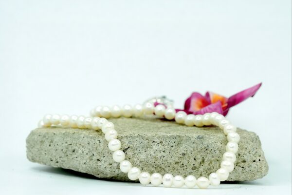 8 – 9 mm White Pearl Necklace Strand