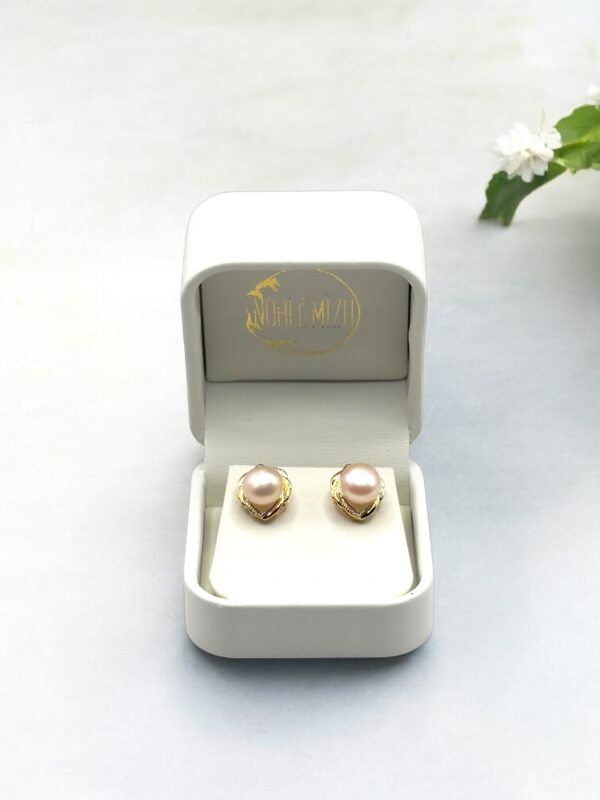 8 – 9 mm Champagne Pearl Leaf Shaped Earrings