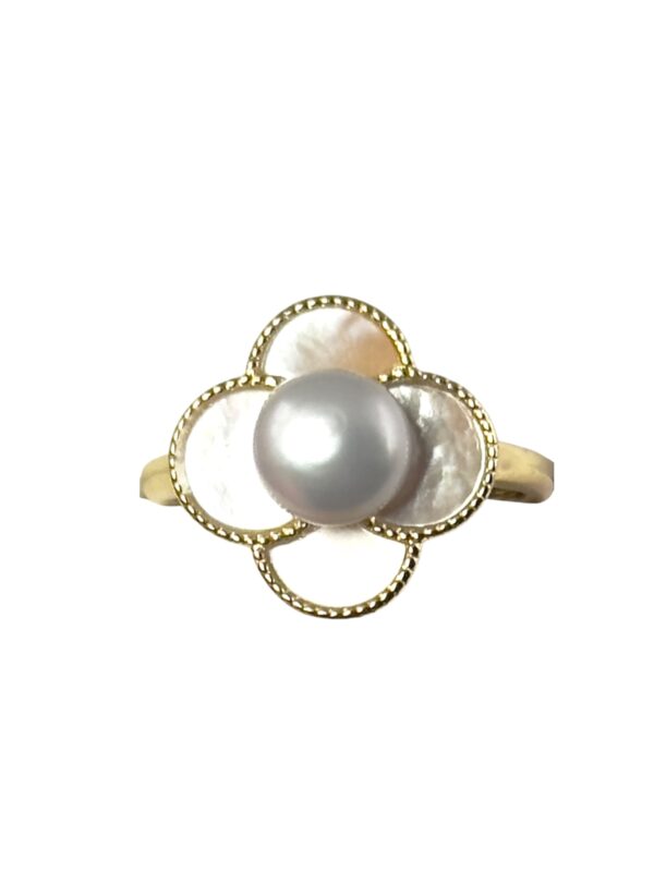 7 – 8 mm Gray Mother of Pearl Flower Shaped Ring