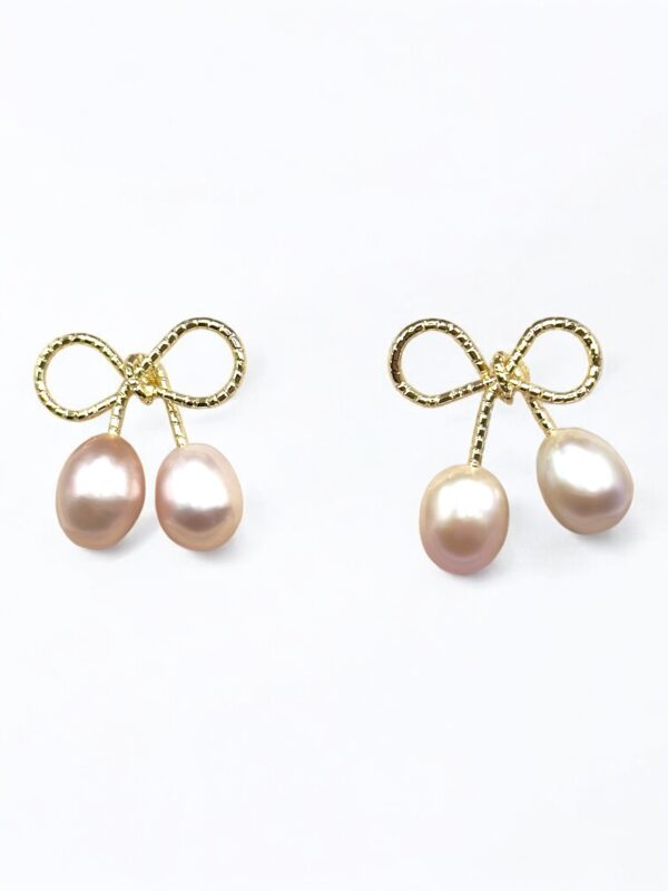 7 – 8 mm Champagne Pearl Bow Stud Earrings