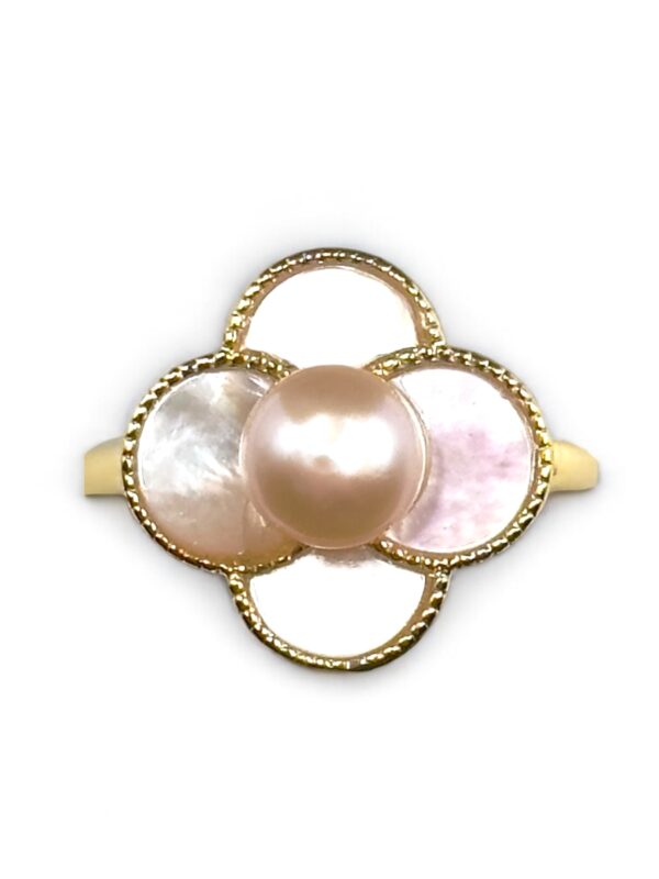 6 – 7 mm Champagne Mother of Pearl Flower Shaped Ring