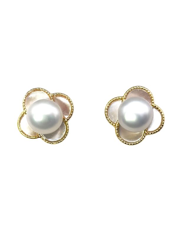 7 – 8 mm White Mother of Pearl Flower Shaped Earrings
