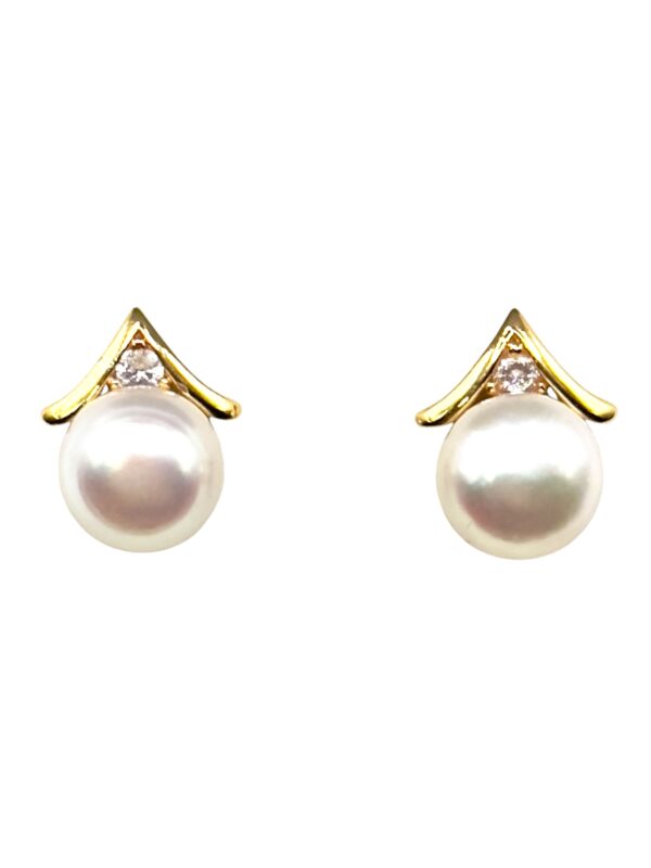 8 – 9 mm White Flair Earrings