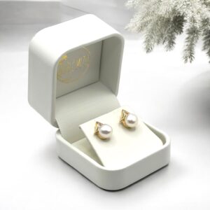 8 – 9 mm White Flair Earrings