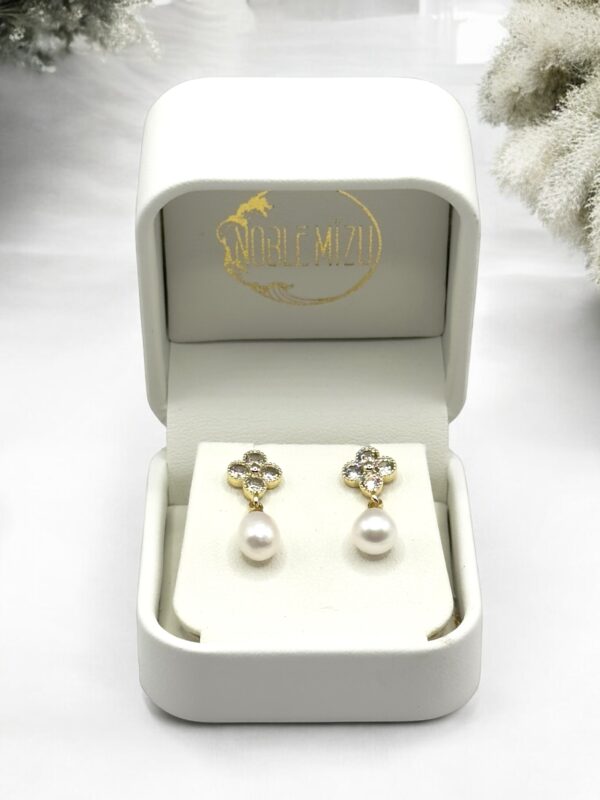 6 – 7 mm White Pearl Leaf Clover Drop Earrings
