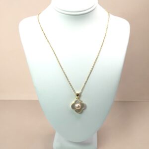 6 – 7 mm Champagne Mother of Pearl Pendant Necklace