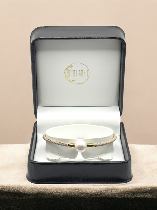 11 – 12 mm White Pearl Gray Leather Strap Bracelet