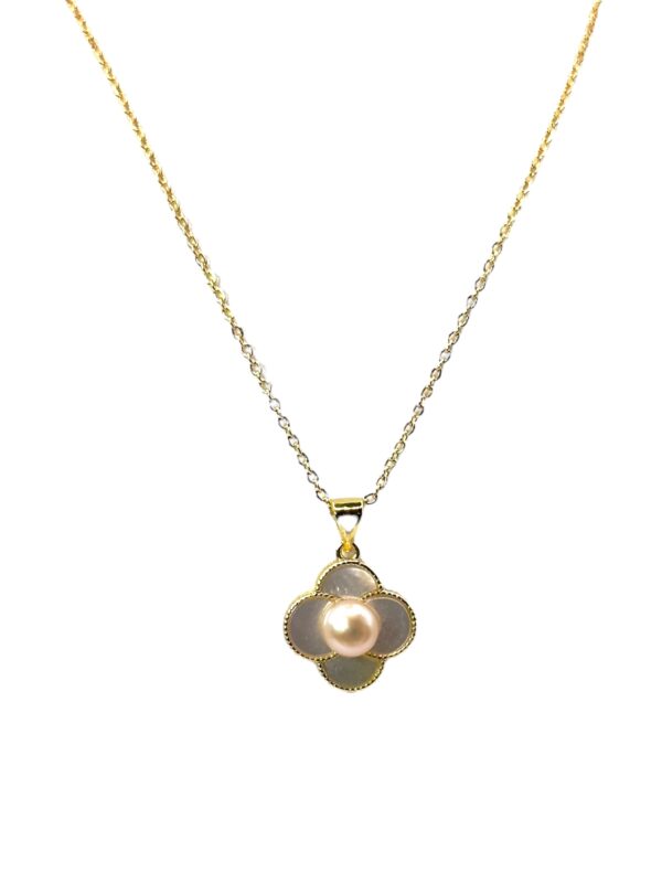 6 – 7 mm Champagne Mother of Pearl Pendant Necklace