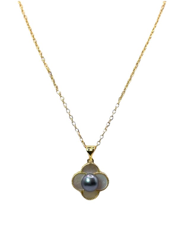 7 – 8 mm Black Mother of Pearl Pendant Necklace