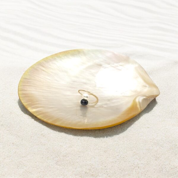 5 – 6 mm Black & White Oval Pearl Gold Plated Ring