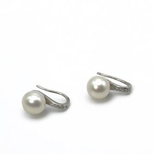 8 – 9 mm White Pearl Stainless Hook Earrings