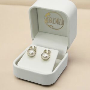 7 – 8 mm White Pearl Gold Plated Horseshoe Shaped Stud Earrings