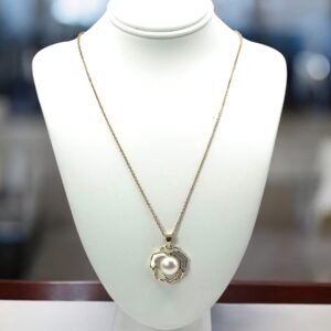 9 mm White Pearl Flower Shaped Pendant Necklace