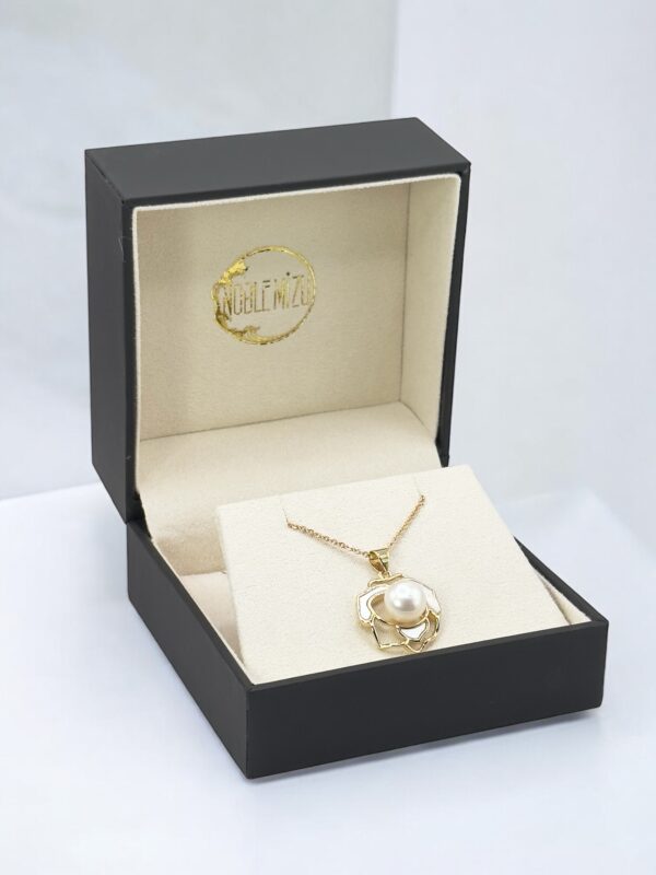9 mm White Pearl Flower Shaped Pendant Necklace
