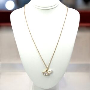 8 mm White Mother of Pearl Fan Shaped Pendant Necklace