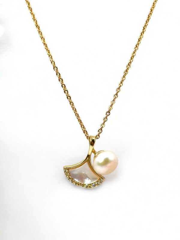 8 mm White Mother of Pearl Fan Shaped Pendant Necklace