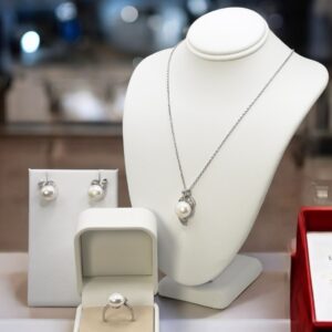 10 – 11 mm White Pearl Set Ribbon Shaped