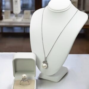 11 – 12 mm White Pearl Flower Bow Shaped Set
