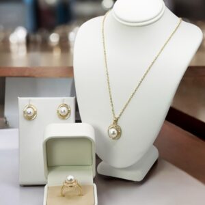 9 mm White Halo Shaped Mother of Pearl Set