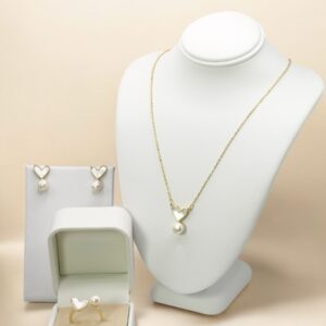 7 – 8 mm White Pearl Set Heart Shaped